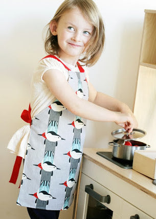 Free PDF Pattern & Tutorial: Upside Downside Apron {by The Crafty Kitty}